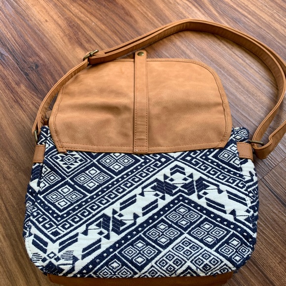 Roxy purse (Matching wallet sold separately) - Picture 8 of 9